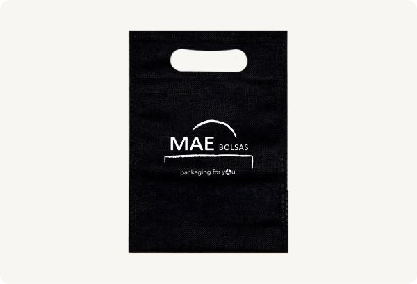 Bolsa asa troquelada color negro con logo de maebolsas