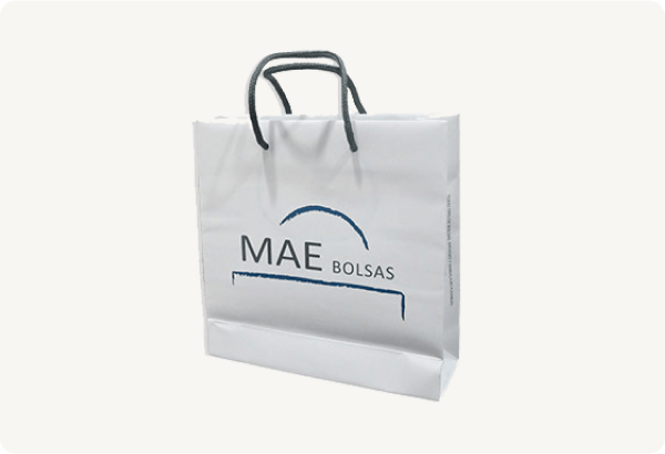 Bolsa asa de cordón blanca con logo de maebolsas